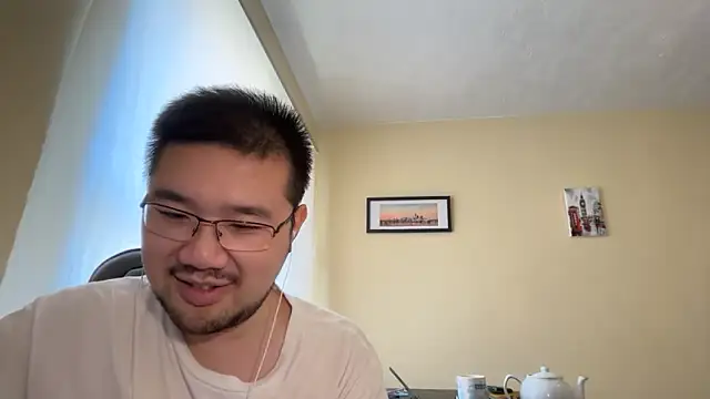jasonryu2025 online show from April 23, 2026, 12:29 pm