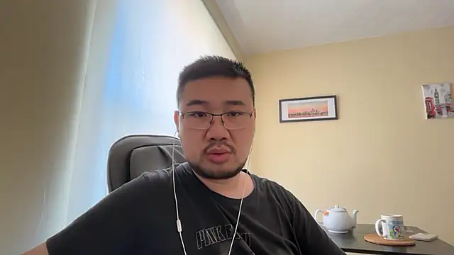jasonryu2025 online show from April 30, 2026, 12:11 pm