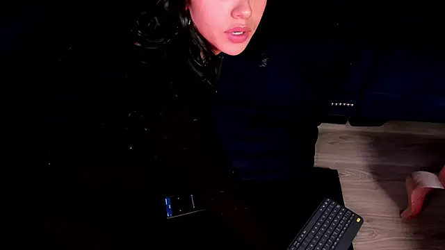 Snapshot of Fiorelaa_ chatting on June 3, 2026, 2:33 pm Fiorelaa online show from June 3, 2026, 2:33 pm