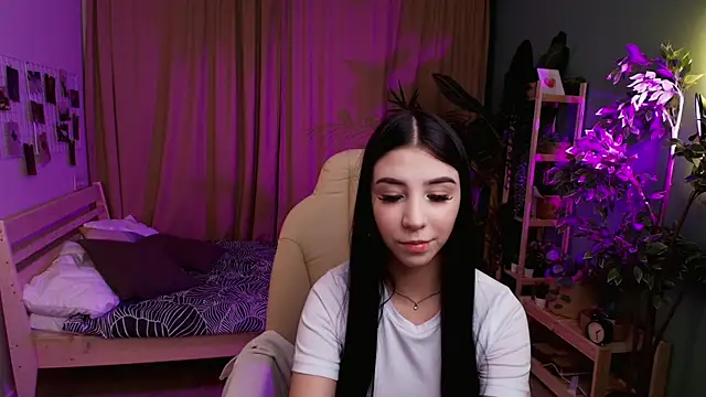 Inma Cuesta online show from April 2, 2026, 2:37 pm