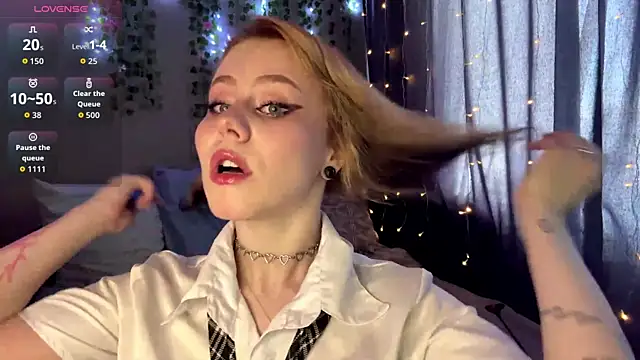 ZyrelihVayne online show from March 11, 2026, 5:02 am