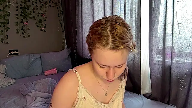 ZyrelihVayne online show from March 18, 2026, 7:11 am