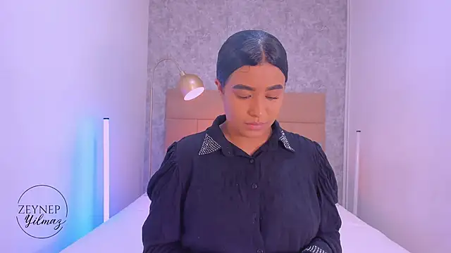 ZeynepYilmaz online show from April 24, 2026, 8:33 pm
