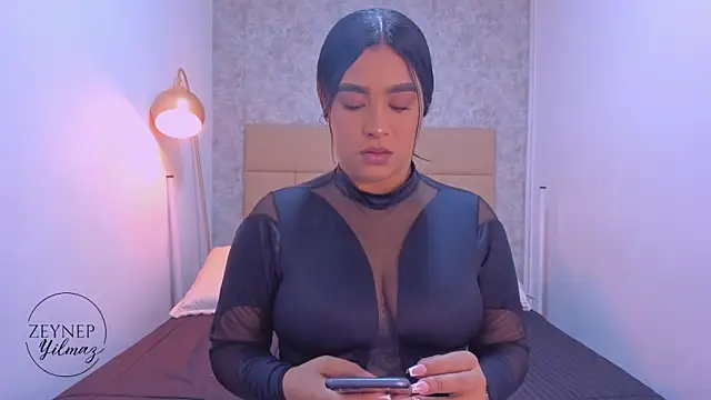ZeynepYilmaz online show from April 27, 2026, 8:18 pm