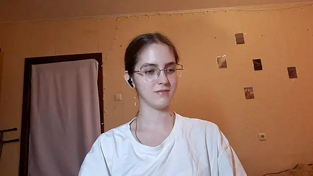 Katelemon online show from June 8, 2026, 1:11 pm