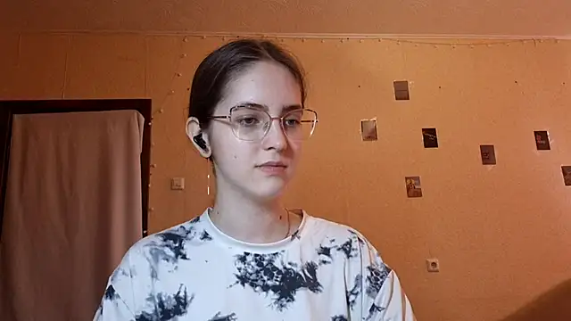 Katelemon online show from June 9, 2026, 10:49 am