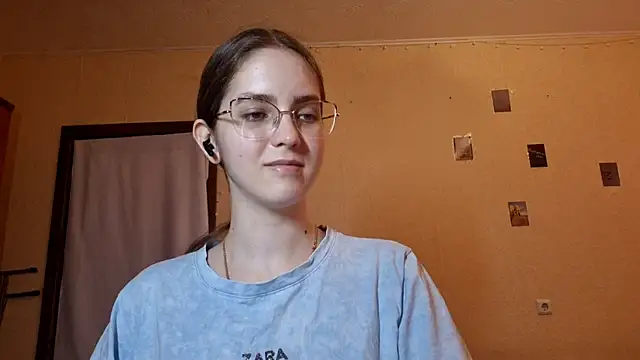 Katelemon online show from June 14, 2026, 2:08 pm