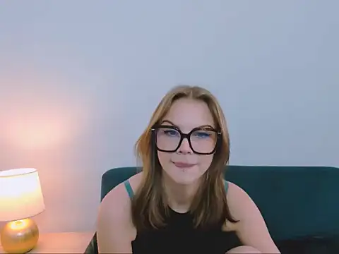 Snapshot of StormiSmooth chatting on March 16, 2026, 1:15 pm StormiSmooth online show from March 16, 2026, 1:15 pm