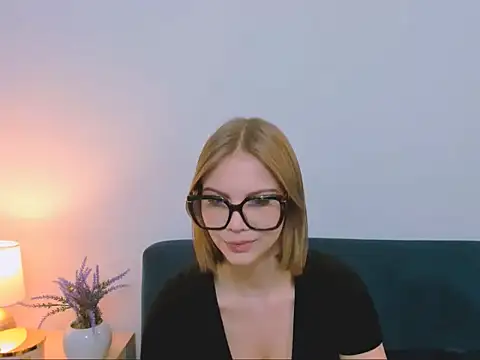 Snapshot of StormiSmooth chatting on March 25, 2026, 2:01 pm StormiSmooth online show from March 25, 2026, 2:01 pm