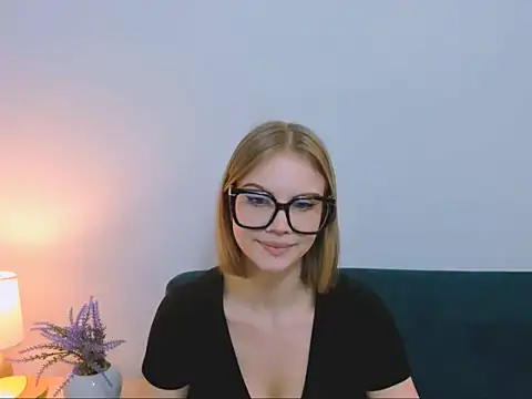 Snapshot of StormiSmooth chatting on March 26, 2026, 2:33 pm StormiSmooth online show from March 26, 2026, 2:33 pm