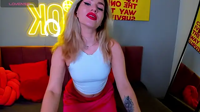 StellaAlluring online show from May 4, 2026, 1:34 am