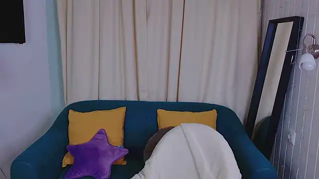 Erika Moan  online show from March 16, 2026, 6:06 am