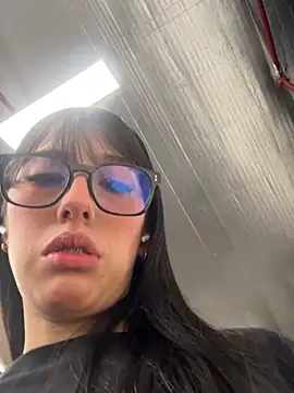 Snapshot of susi_chimm chatting on May 19, 2026, 1:28 pm susi chimm online show from May 19, 2026, 1:28 pm