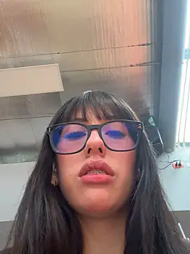 Snapshot of susi_chimm chatting on May 20, 2026, 1:28 pm susi chimm online show from May 20, 2026, 1:28 pm