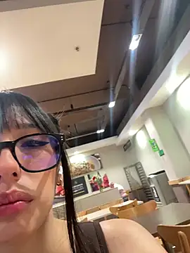 Snapshot of susi_chimm chatting on June 18, 2026, 3:27 pm susi chimm online show from June 18, 2026, 3:27 pm