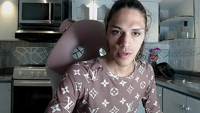 CrisOzzz online show from February 25, 2026, 8:40 pm