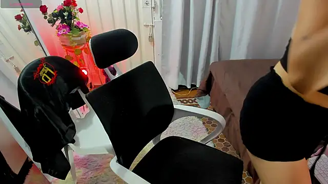 Red-april online show from March 13, 2026, 1:18 pm