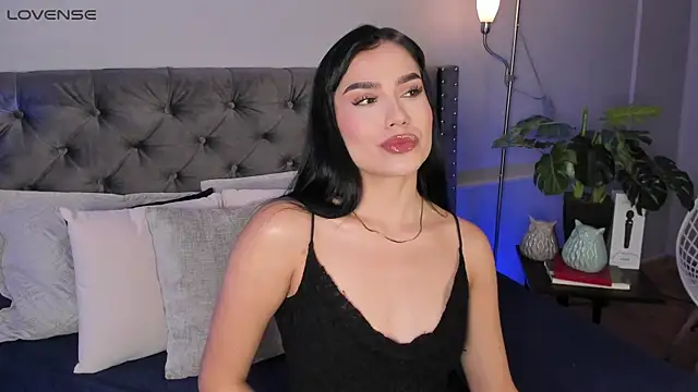 Snapshot of AlmaBlaze chatting on May 15, 2026, 2:46 pm AlmaBlaze online show from May 15, 2026, 2:46 pm