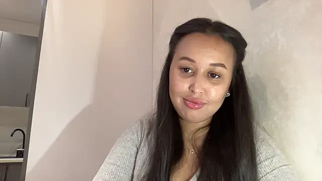 Dana 005 online show from June 12, 2026, 7:57 pm