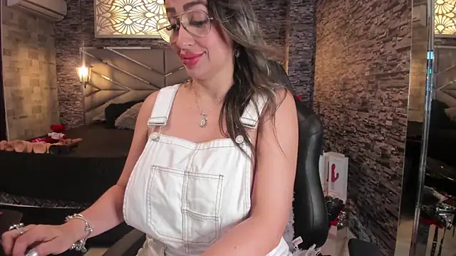Nicolle Doll  online show from April 25, 2026, 7:44 pm