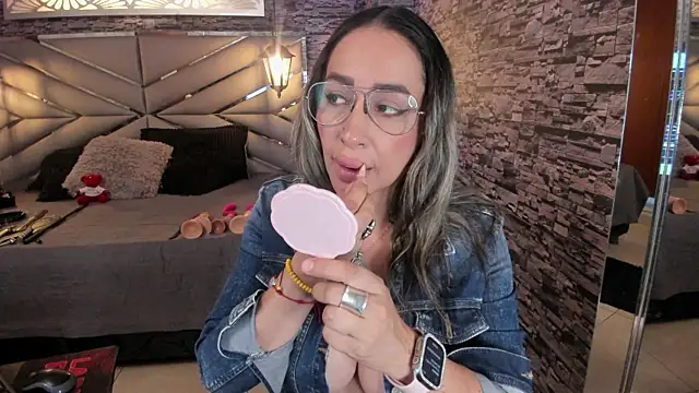 Nicolle Doll  online show from June 16, 2026, 4:31 pm