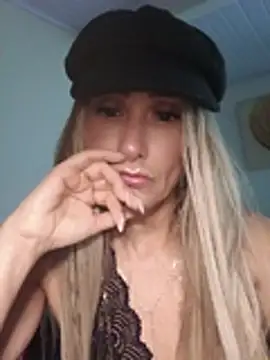 Snapshot of anajulia10 chatting on July 6, 2026, 4:42 am anajulia10 online show from July 6, 2026, 4:42 am