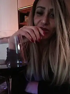 Snapshot of anajulia10 chatting on July 16, 2026, 2:06 am anajulia10 online show from July 16, 2026, 2:06 am