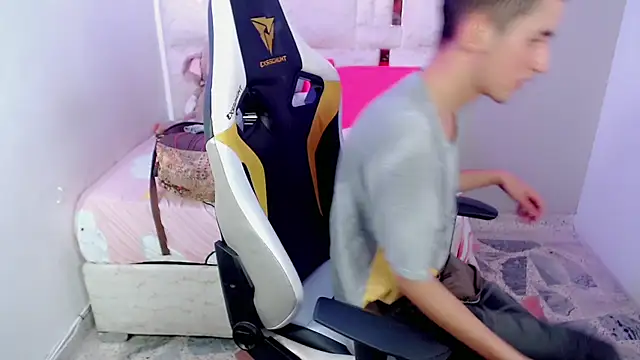 Snapshot of Houston_bby_ chatting on March 13, 2026, 8:59 pm Houston bby online show from March 13, 2026, 8:59 pm