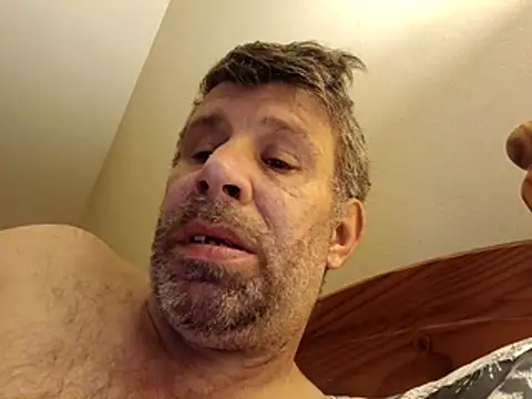 stud2512 online show from April 22, 2026, 10:22 pm