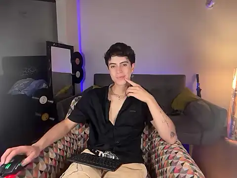 Stolas ying online show from March 9, 2026, 11:31 pm