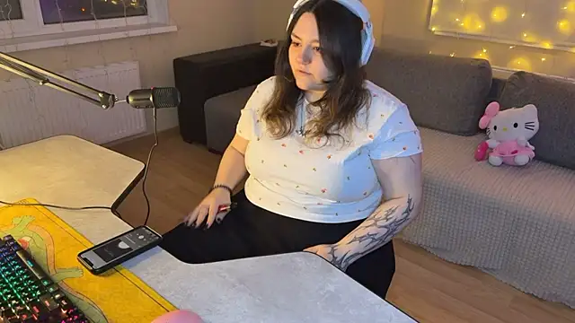 RiotKitten1 online show from March 5, 2026, 11:12 pm