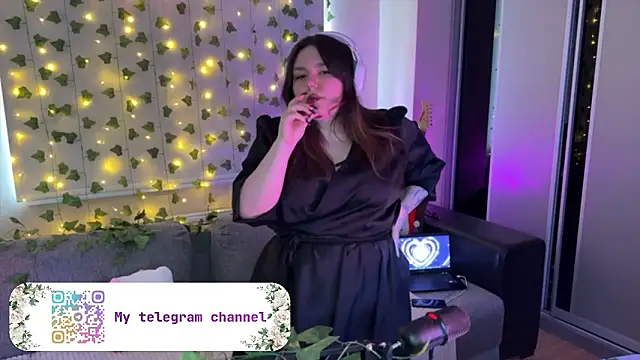 RiotKitten1 online show from March 18, 2026, 12:08 pm