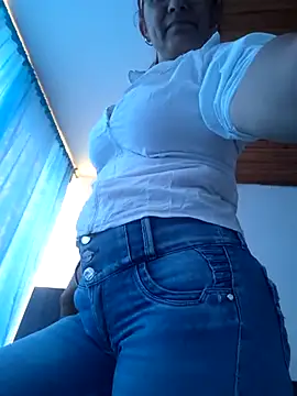 Lorenaluna online show from April 28, 2026, 3:06 pm