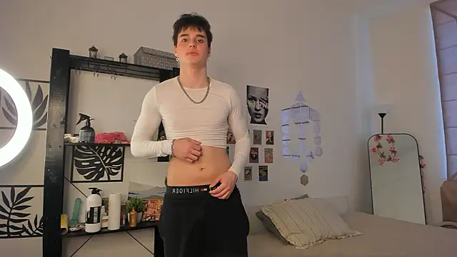 Snapshot of CipherMoth chatting on March 15, 2026, 12:22 pm CipherMoth online show from March 15, 2026, 12:22 pm