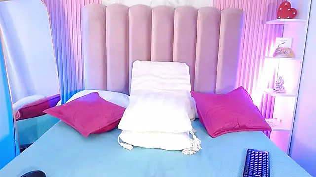 ArianaRougee online show from April 25, 2026, 1:41 pm
