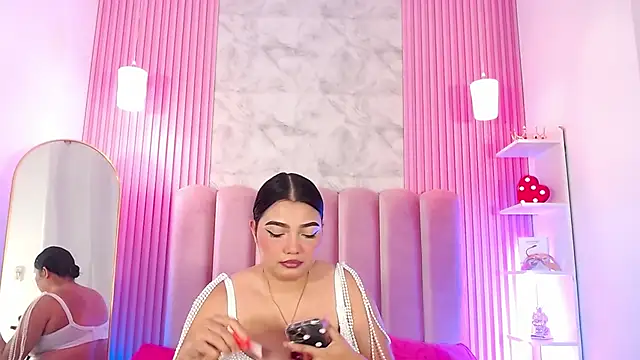 ArianaRougee online show from May 19, 2026, 11:05 am