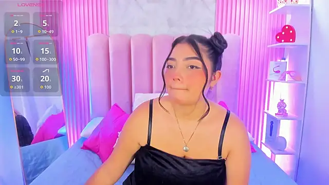 ArianaRougee online show from June 19, 2026, 4:50 am