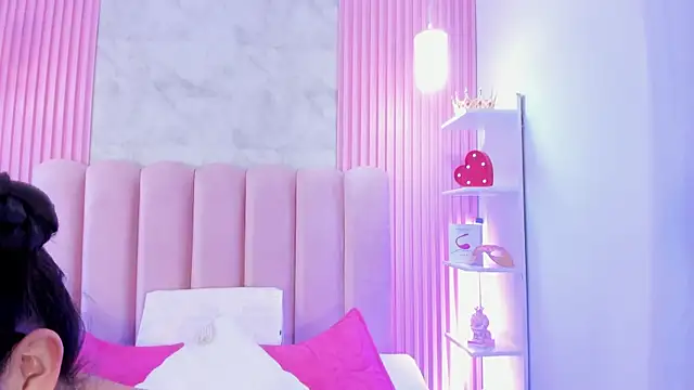 ArianaRougee online show from June 24, 2026, 4:22 am