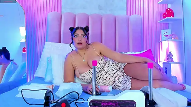 ArianaRougee online show from July 4, 2026, 5:35 am