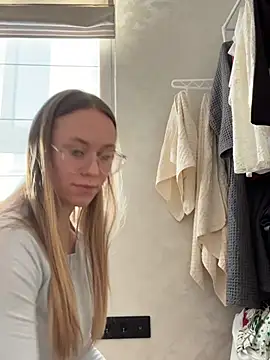 Vikkie seXyGiiiirl XoXo online show from March 4, 2026, 12:22 pm