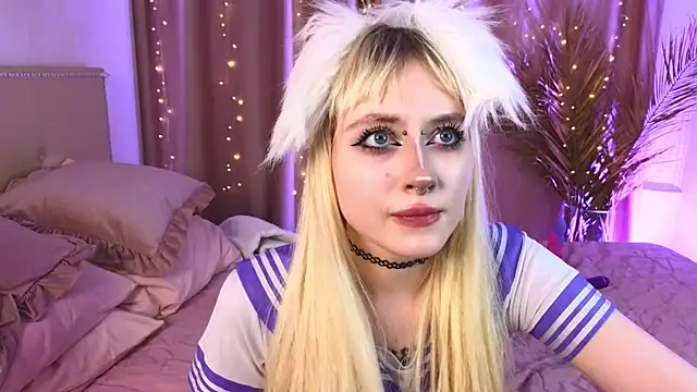 rraffaellka online show from April 12, 2026, 9:53 pm