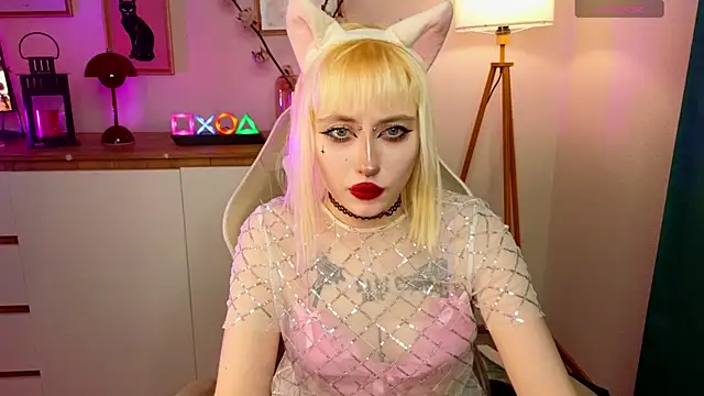 rraffaellka online show from April 28, 2026, 10:04 pm