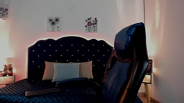 SaraRoadess online show from March 13, 2026, 5:08 pm