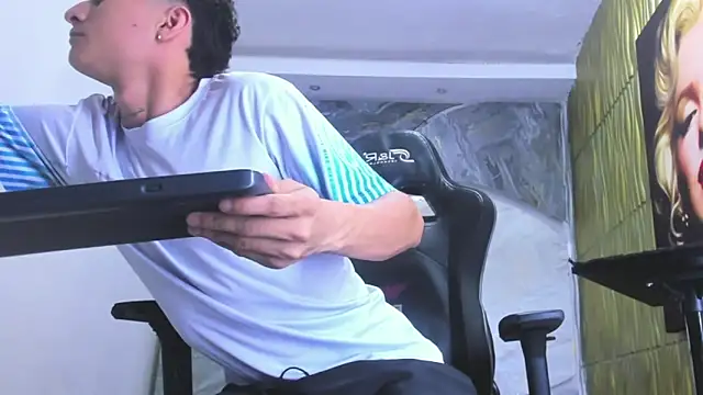 Matheus Ic  online show from March 28, 2026, 7:35 pm