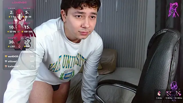 Snapshot of Julian_Smith21 chatting on July 28, 2026, 2:35 pm Julian Smith21 online show from July 28, 2026, 2:35 pm