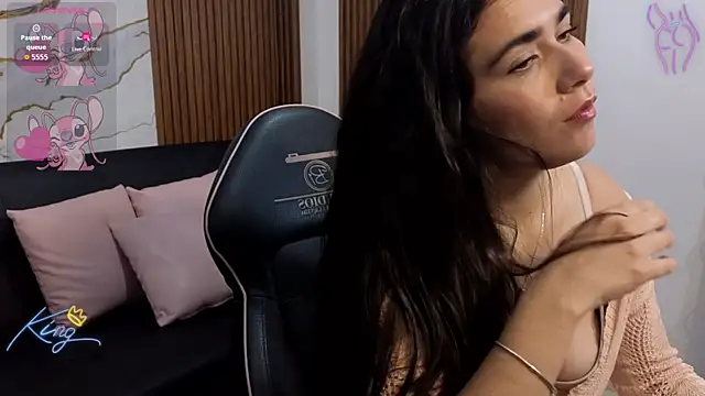 Snapshot of Loren_Tay chatting on June 15, 2026, 1:52 am Loren Tay online show from June 15, 2026, 1:52 am