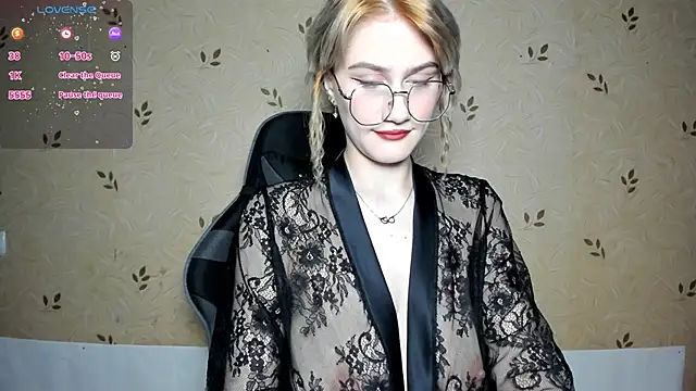Snapshot of NicoleDaviss chatting on June 12, 2026, 7:35 pm NicoleDaviss online show from June 12, 2026, 7:35 pm