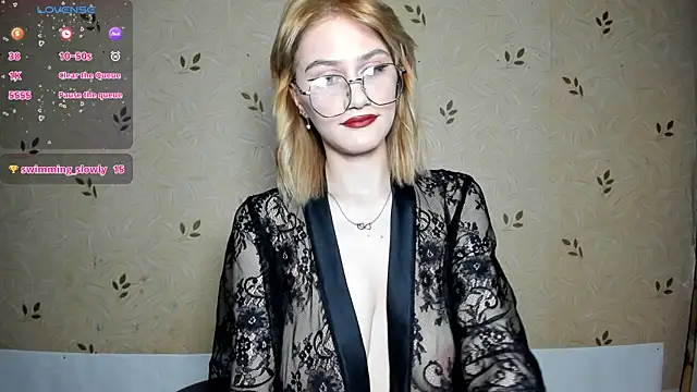 Snapshot of NicoleDaviss chatting on June 19, 2026, 7:17 pm NicoleDaviss online show from June 19, 2026, 7:17 pm