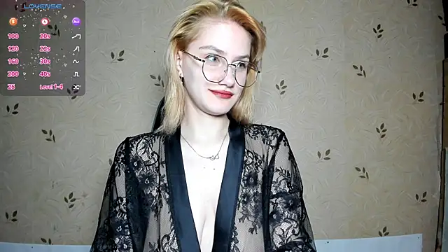 NicoleDaviss online show from June 23, 2026, 7:23 pm