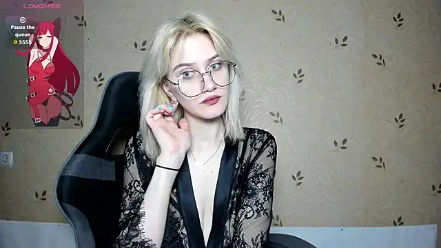 NicoleDaviss online show from July 25, 2026, 7:11 pm